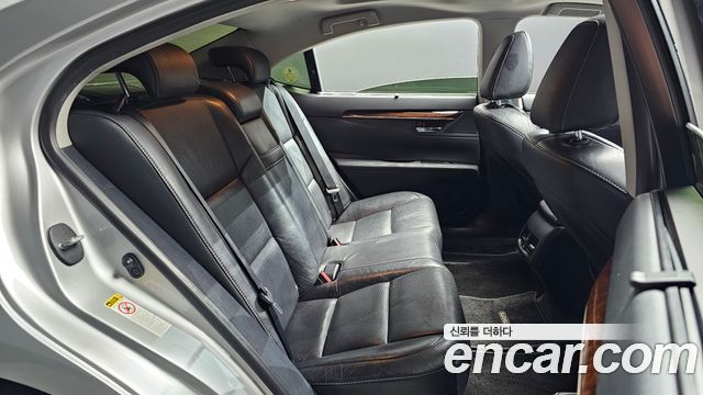 Lexus ES 2013 — photo 11