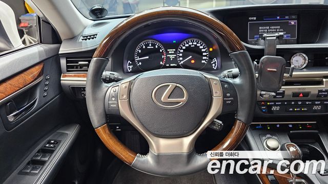 Lexus ES 2013 — photo 13