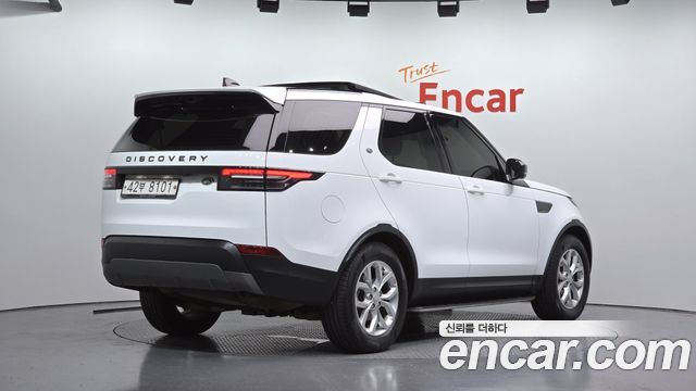 Land Rover Discovery 2018 — photo 2