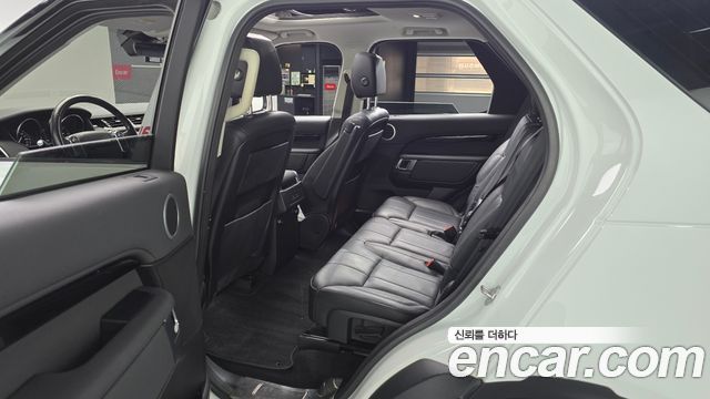 Land Rover Discovery 2018 — photo 11