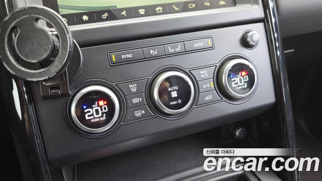 Land Rover Discovery 2018 — photo 12