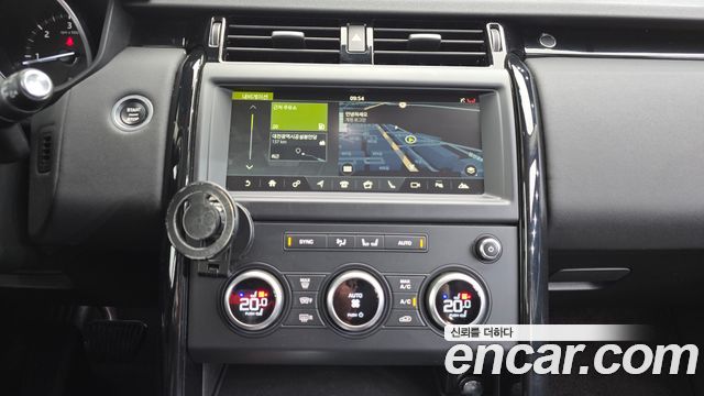 Land Rover Discovery 2018 — photo 13