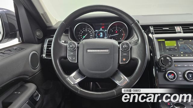 Land Rover Discovery 2018 — photo 14