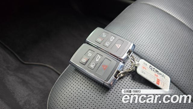 Land Rover Discovery 2018 — photo 16