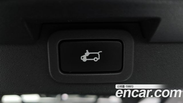 Land Rover Discovery 2018 — photo 17