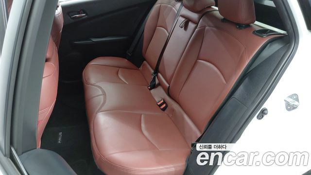 Toyota Prius 2022 — photo 8