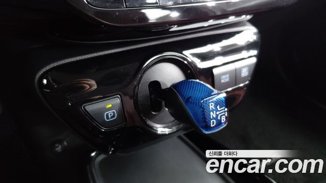 Toyota Prius 2022 — photo 17