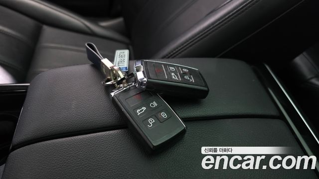 Land Rover Range Rover Evoque 2021 — photo 16