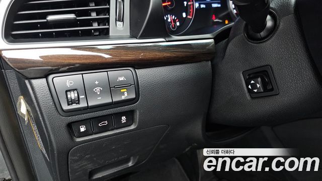 Kia K7 2018 — photo 22