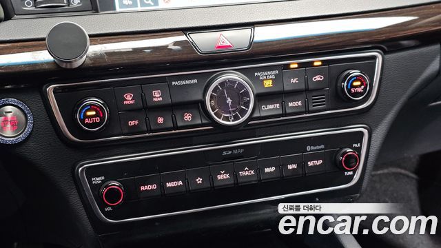 Kia K7 2018 — photo 27