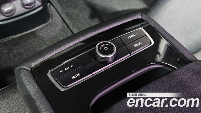 Kia K7 2018 — photo 28