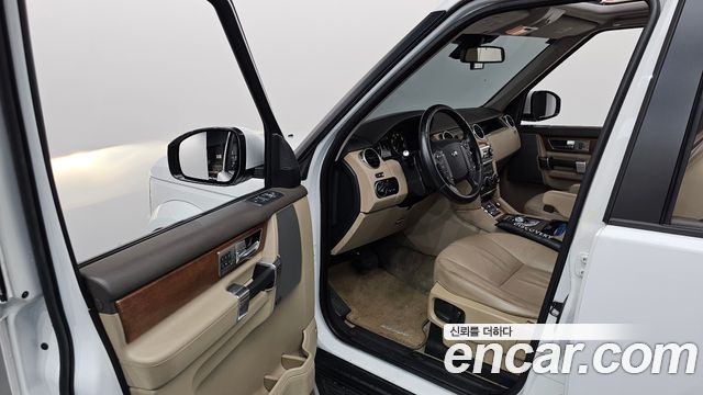 Land Rover Discovery 2016 — photo 10