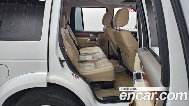 Land Rover Discovery 2016 — photo 12