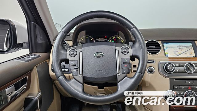 Land Rover Discovery 2016 — photo 13