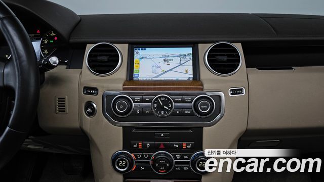 Land Rover Discovery 2016 — photo 14