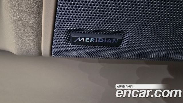 Land Rover Discovery 2016 — photo 16