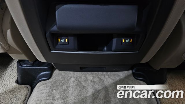 Land Rover Discovery 2016 — photo 17