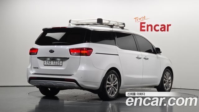 Kia Canival 2017 — photo 2