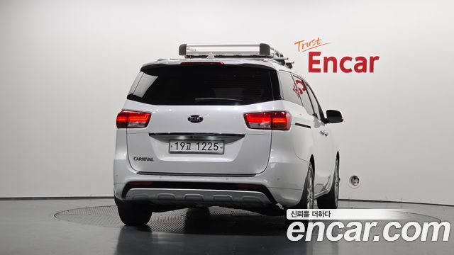Kia Canival 2017 — photo 4
