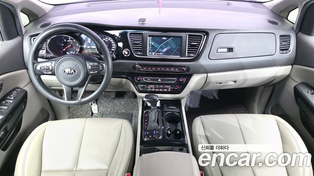 Kia Canival 2017 — photo 10