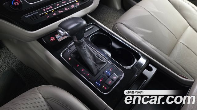 Kia Canival 2017 — photo 12