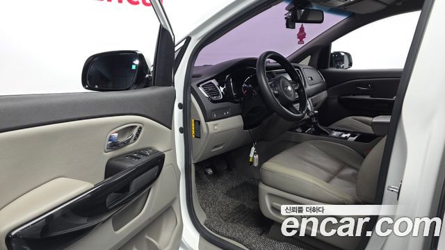Kia Canival 2017 — photo 13