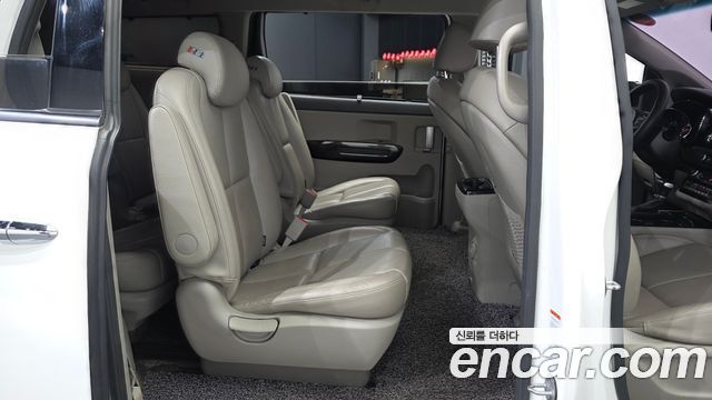 Kia Canival 2017 — photo 18