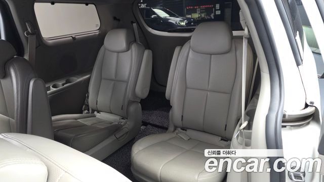 Kia Canival 2017 — photo 19