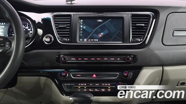 Kia Canival 2017 — photo 21