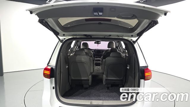 Kia Canival 2017 — photo 26