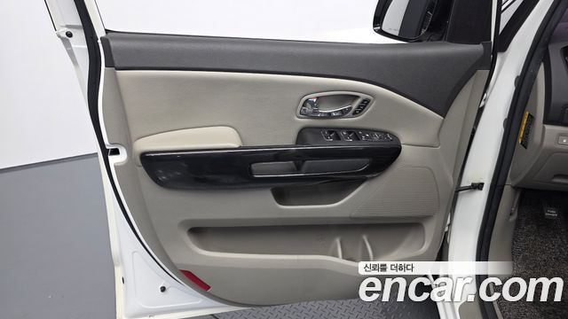 Kia Canival 2017 — photo 14