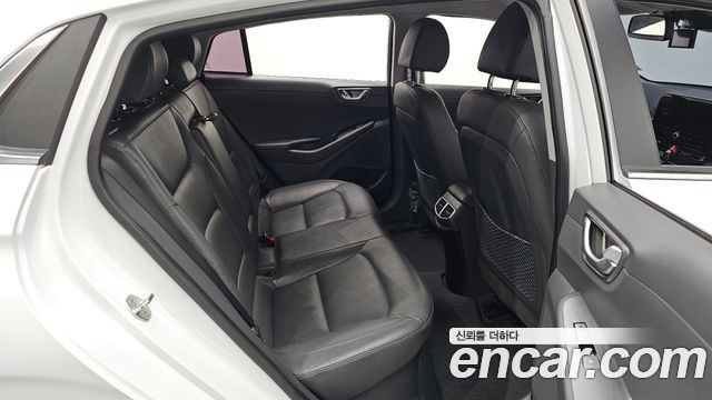 Hyundai Ioniq 2020 — photo 18
