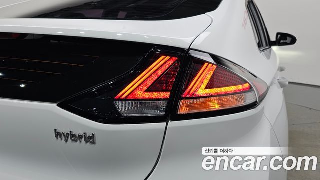 Hyundai Ioniq 2020 — photo 9