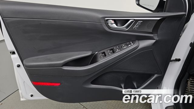 Hyundai Ioniq 2020 — photo 14