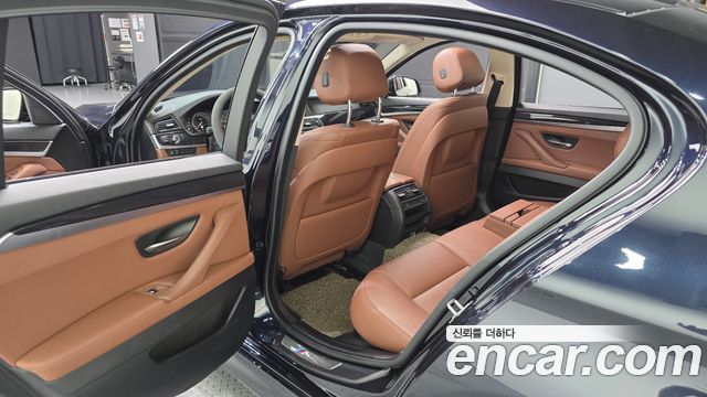 BMW 5-Series 2016 — photo 11