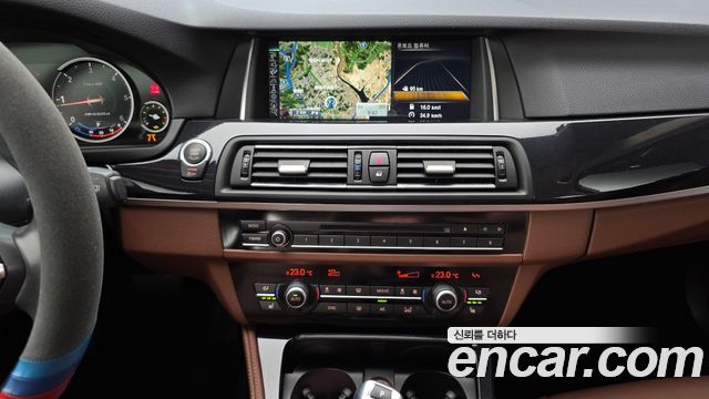 BMW 5-Series 2016 — photo 17