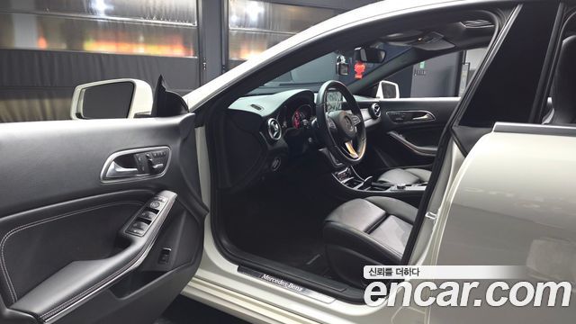 Mercedes-Benz CLA-Class 2016 — photo 10