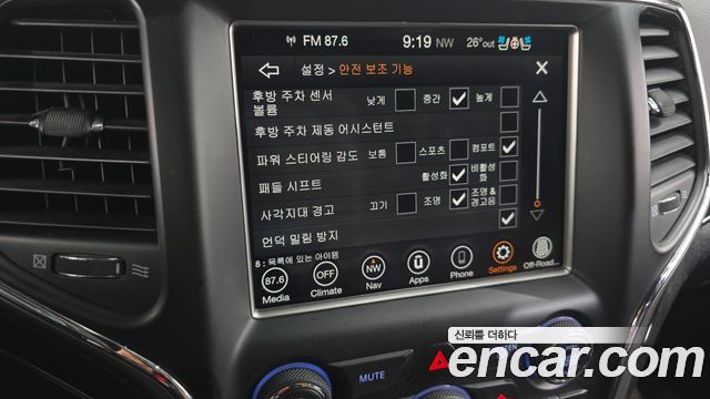 Jeep Cherokee 2018 — photo 32