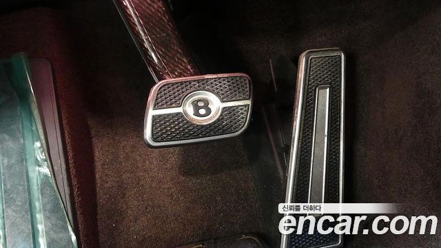 Bentley Flying Spur 2025 — photo 15