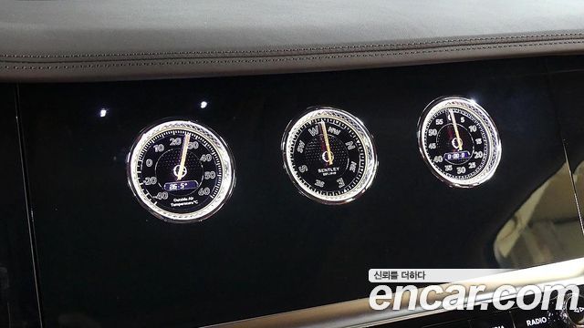 Bentley Flying Spur 2025 — photo 19