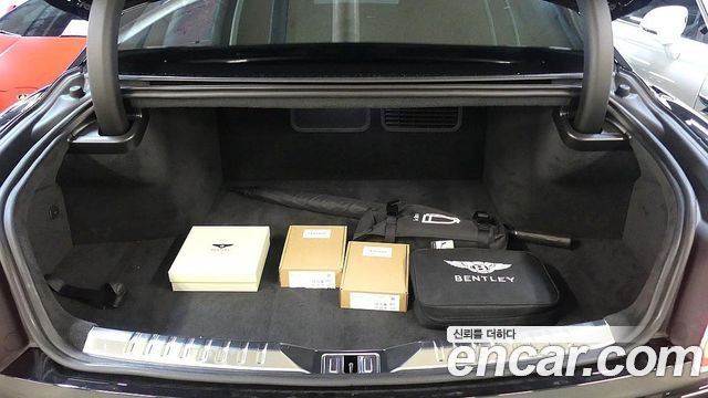 Bentley Flying Spur 2025 — photo 20