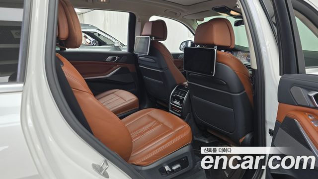 BMW X7 2021 — photo 17