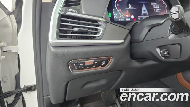 BMW X7 2021 — photo 29