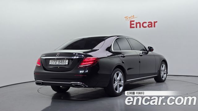 Mercedes-Benz E-Class 2017 — photo 2
