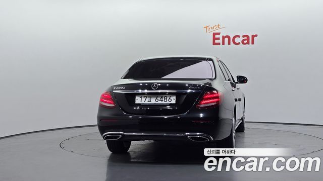 Mercedes-Benz E-Class 2017 — photo 4