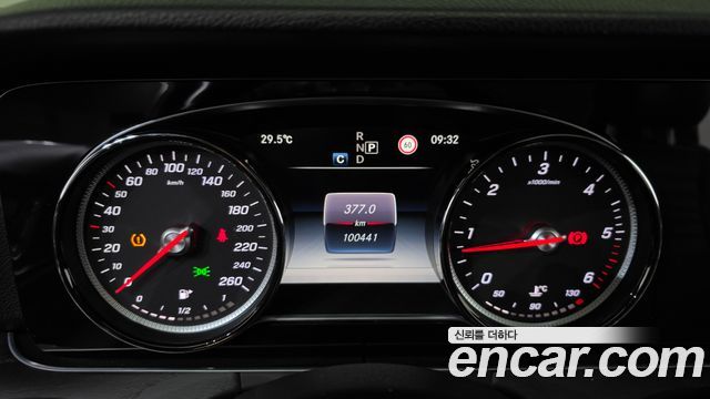 Mercedes-Benz E-Class 2017 — photo 8