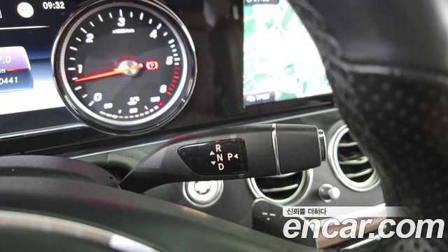Mercedes-Benz E-Class 2017 — photo 9