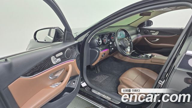 Mercedes-Benz E-Class 2017 — photo 10