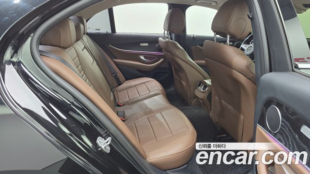 Mercedes-Benz E-Class 2017 — photo 11
