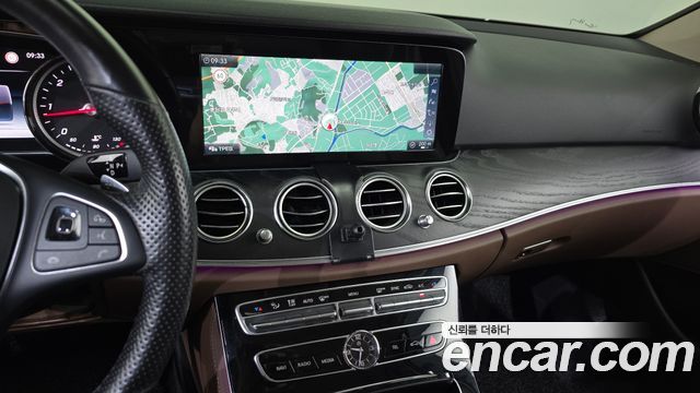 Mercedes-Benz E-Class 2017 — photo 12